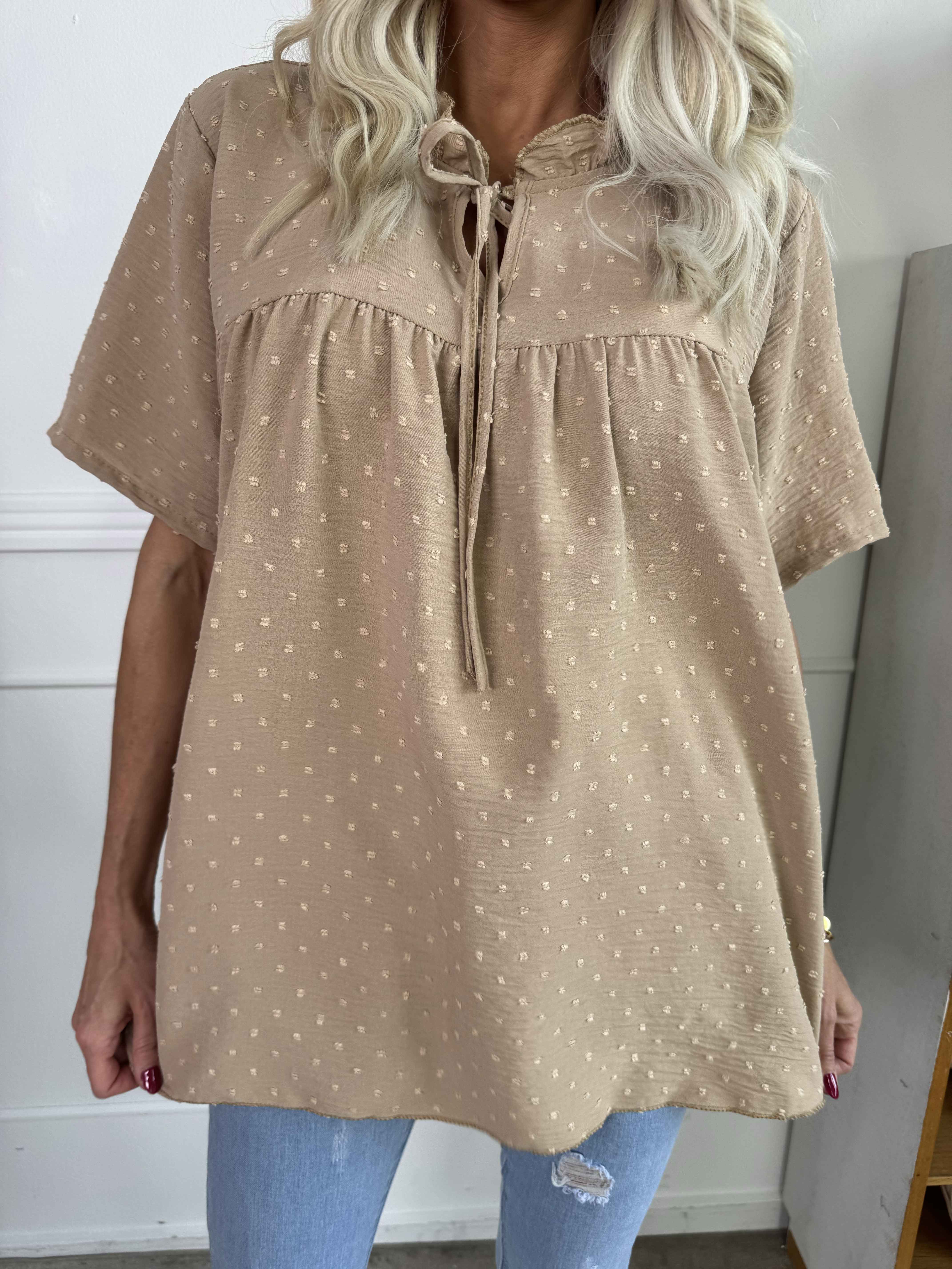 Bloom - Sød tunika med flæsekant og sløjfe